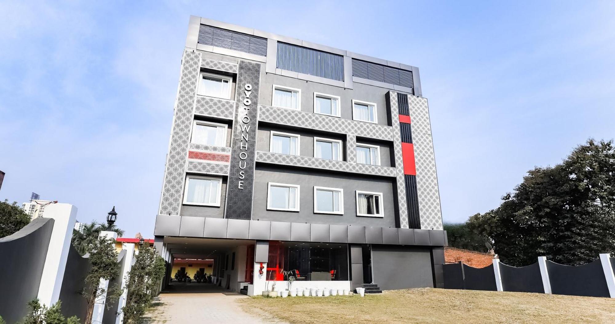 Townhouse Prithvi Resort Near Phoenix Palassio 러크나우 외부 사진