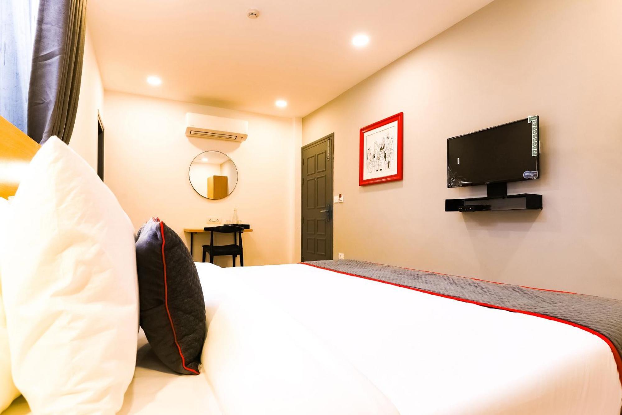 Townhouse Prithvi Resort Near Phoenix Palassio 러크나우 외부 사진