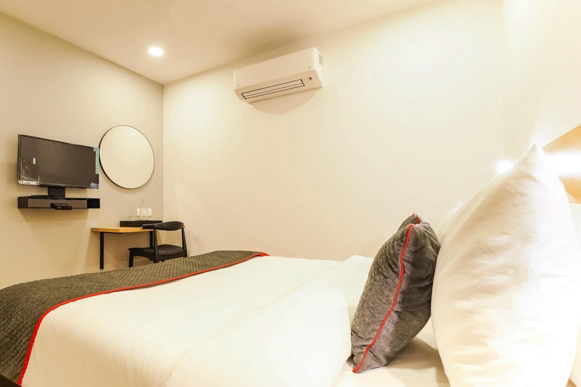 Townhouse Prithvi Resort Near Phoenix Palassio 러크나우 외부 사진