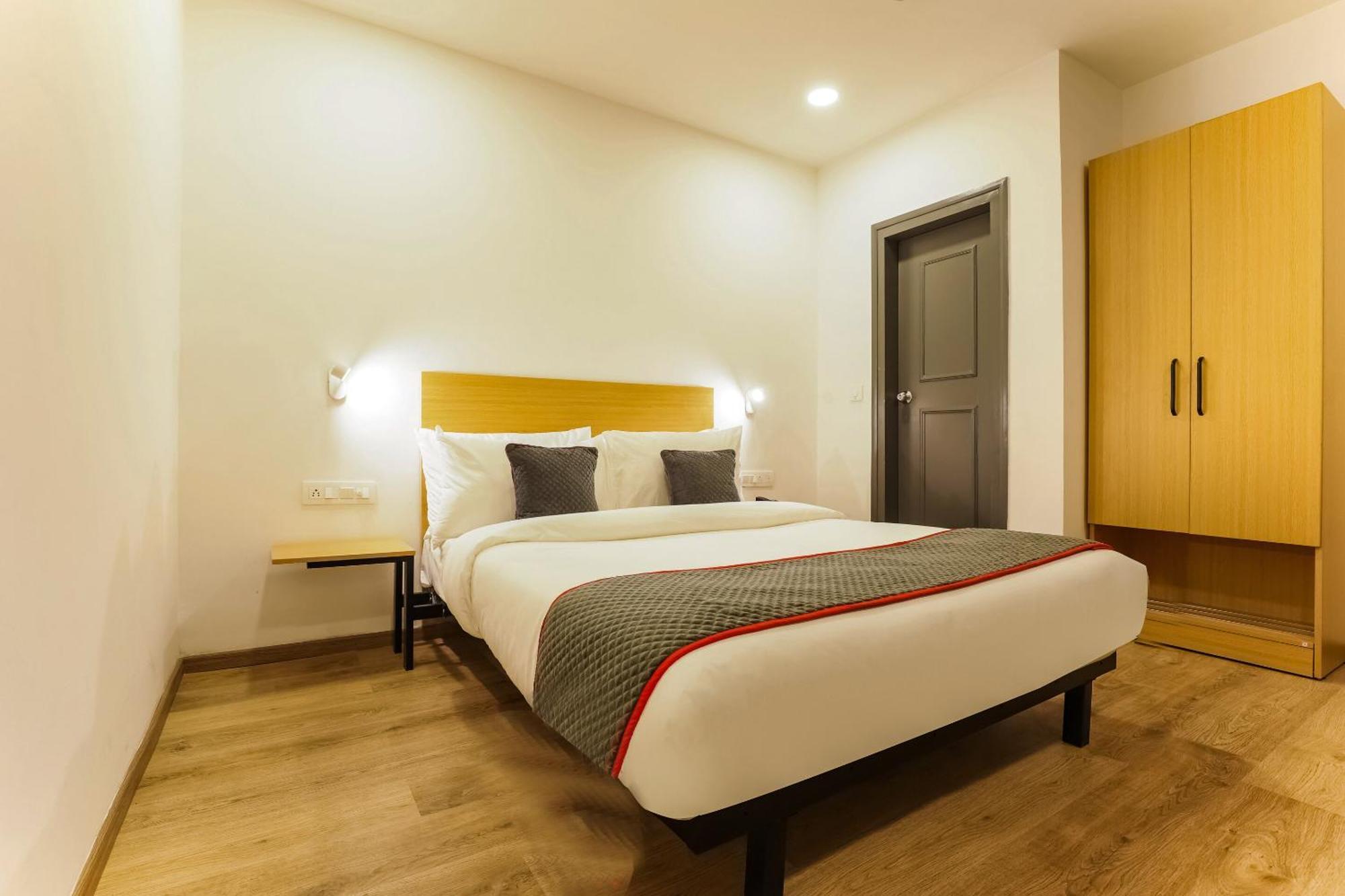 Townhouse Prithvi Resort Near Phoenix Palassio 러크나우 외부 사진